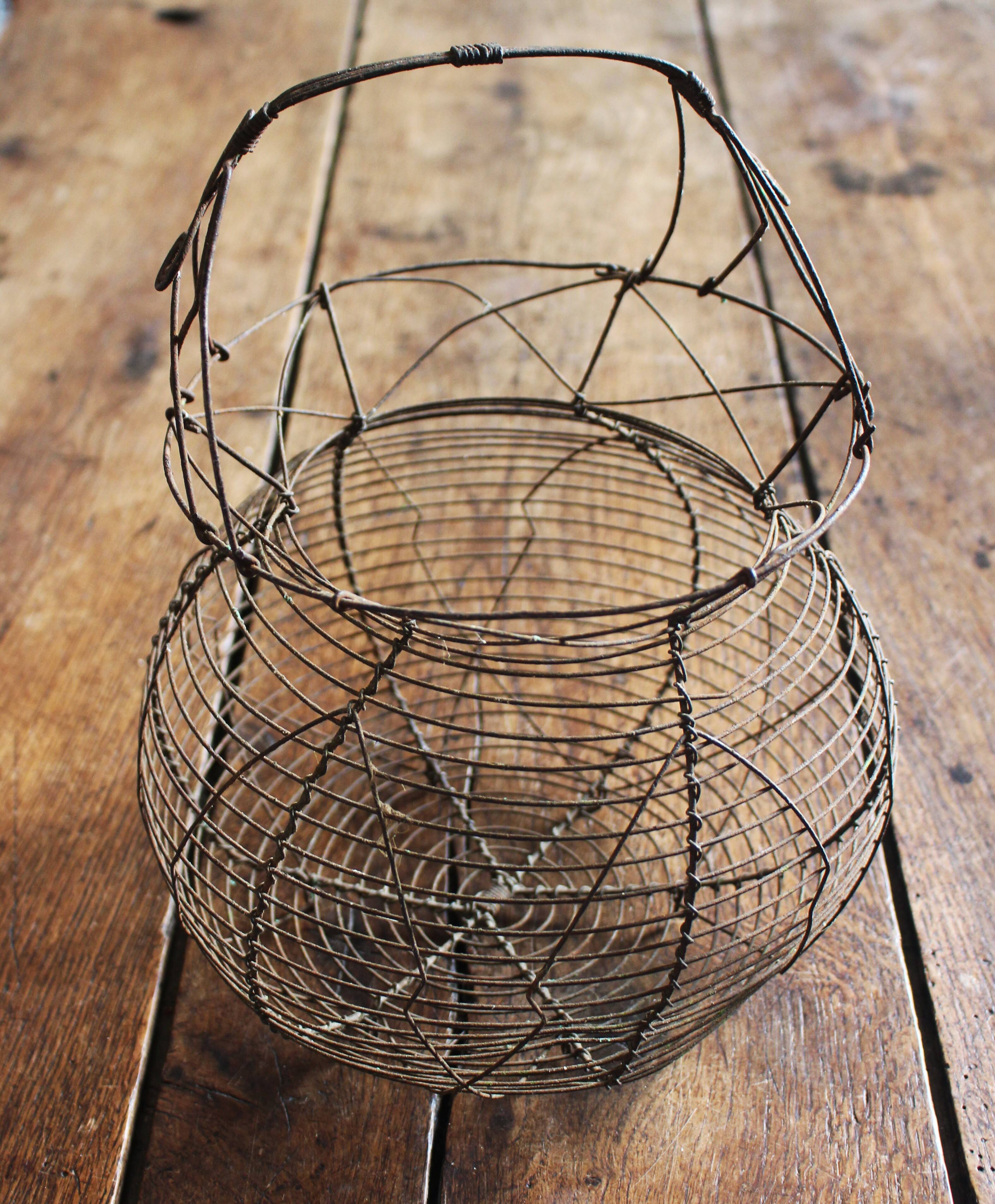Wire basket salad eggs handle decorations