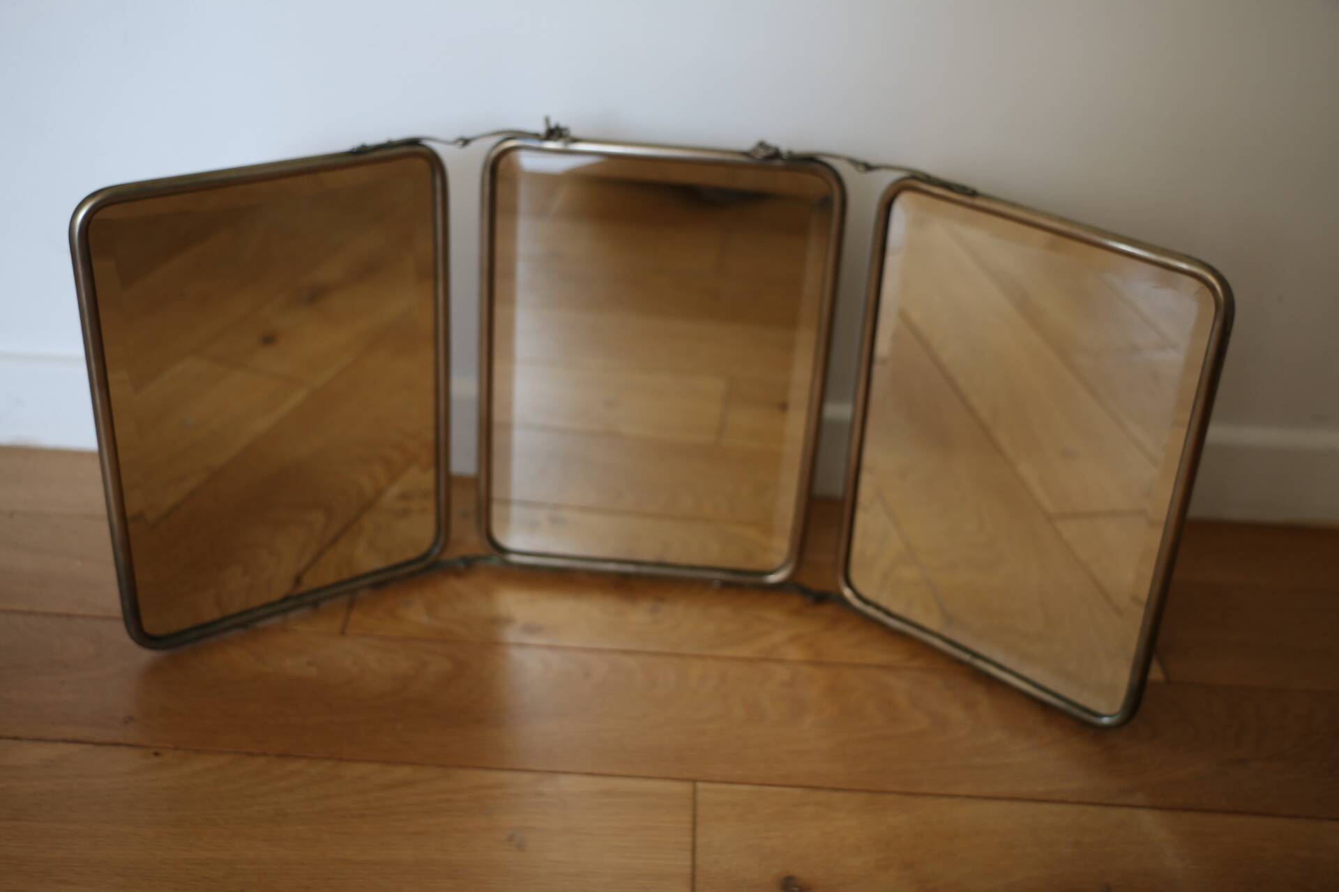 Bevelled triptych barber mirror (645*290mm)