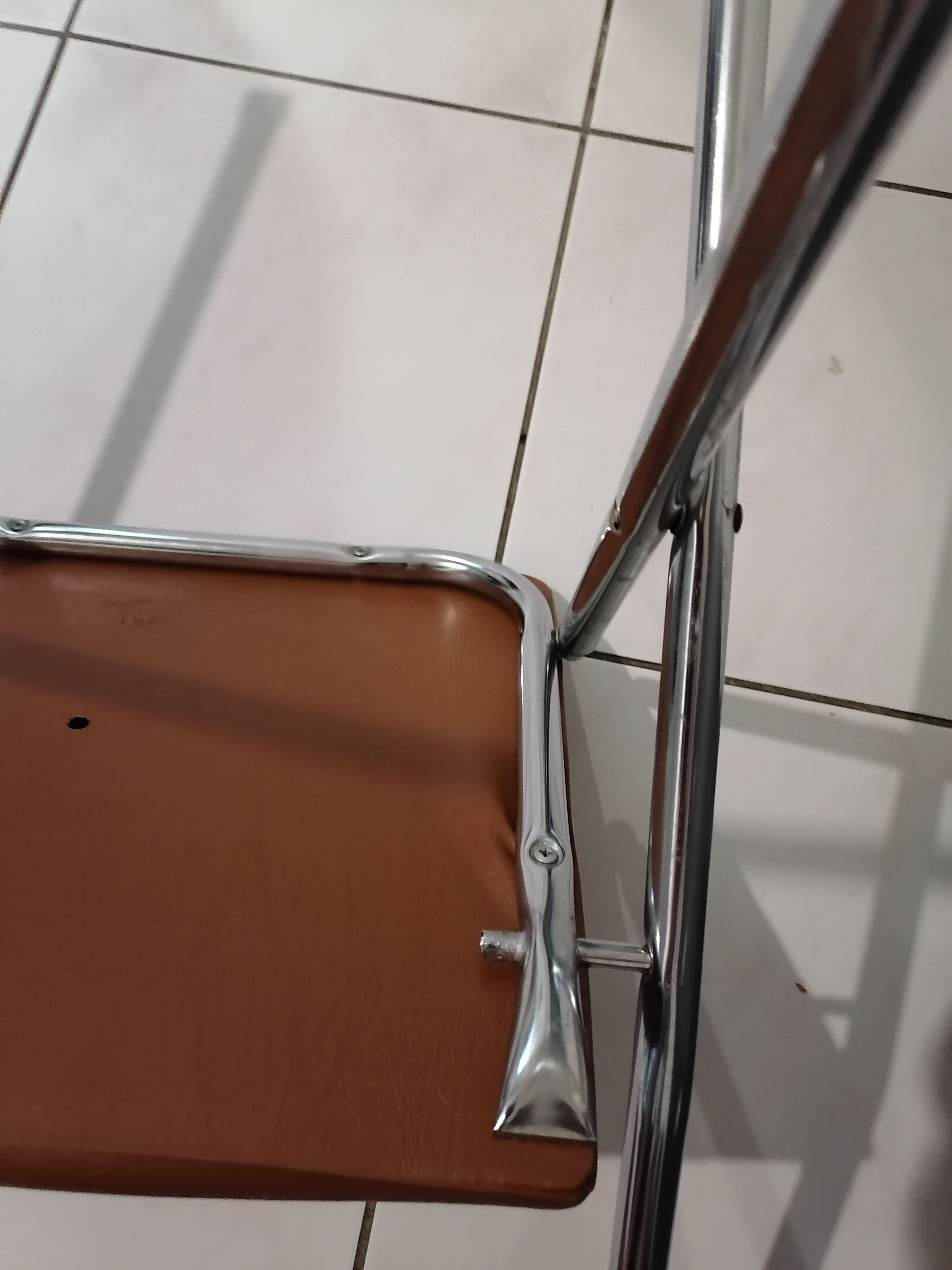 Lot de 2 chaises sodomexyl  chromées pliantes skaï