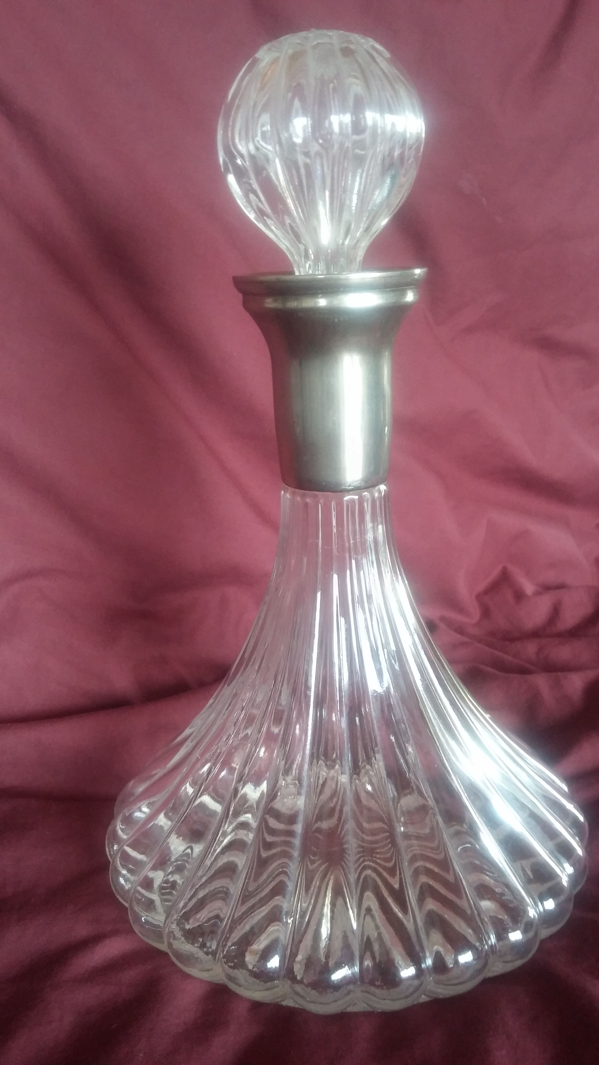 Decanter decanter with silver neck