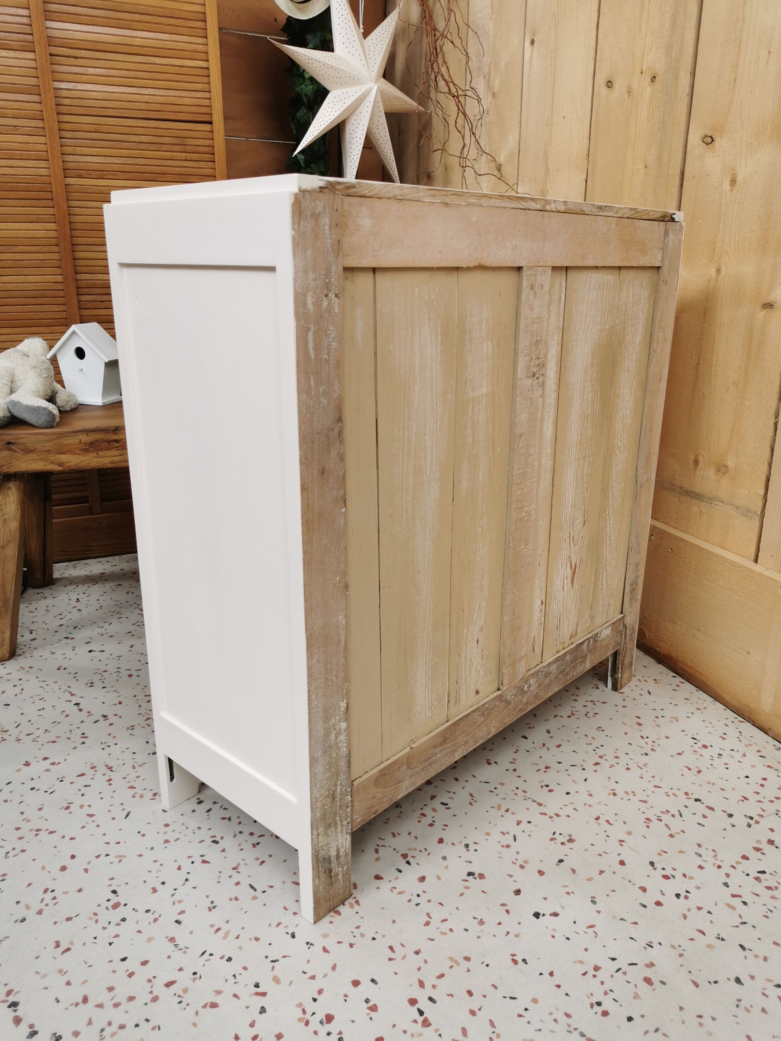 White parisian buffet