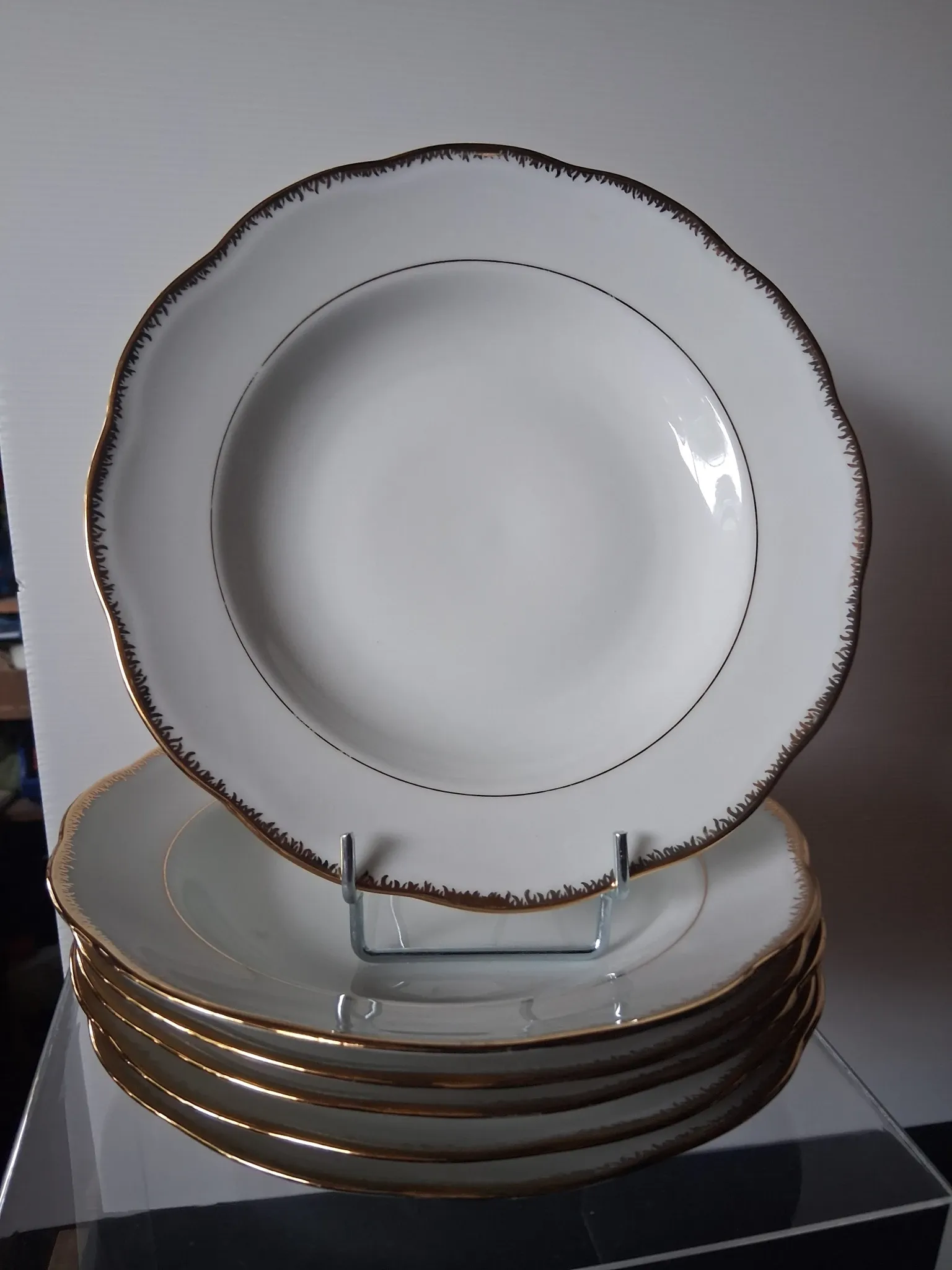 6 deep plates in porcelain from France SEr in very good condition.
