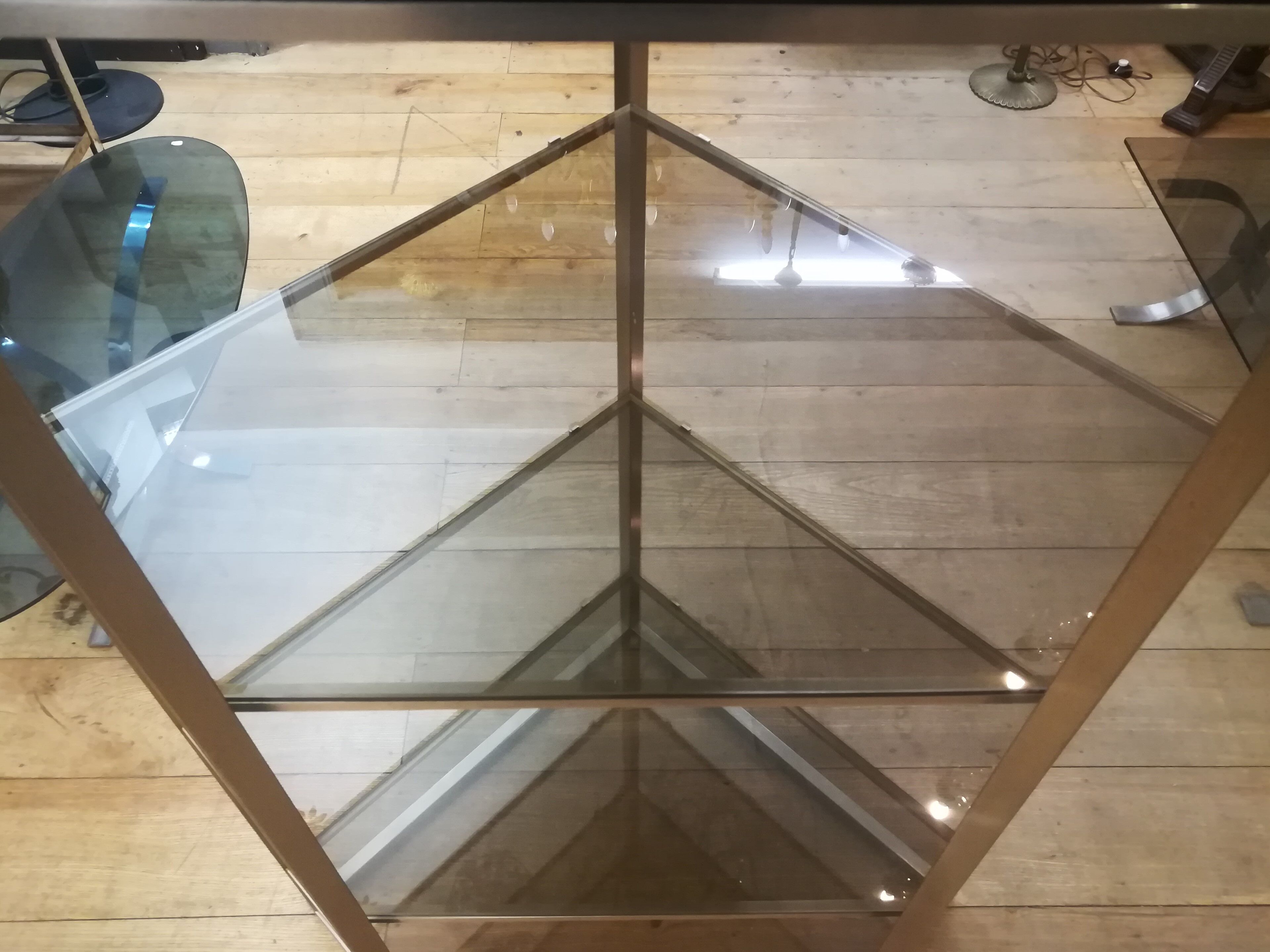 Angle shelf in chrome metal and smoked glass