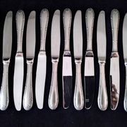 Set of 12 monobloc table knives in Comargent steel.