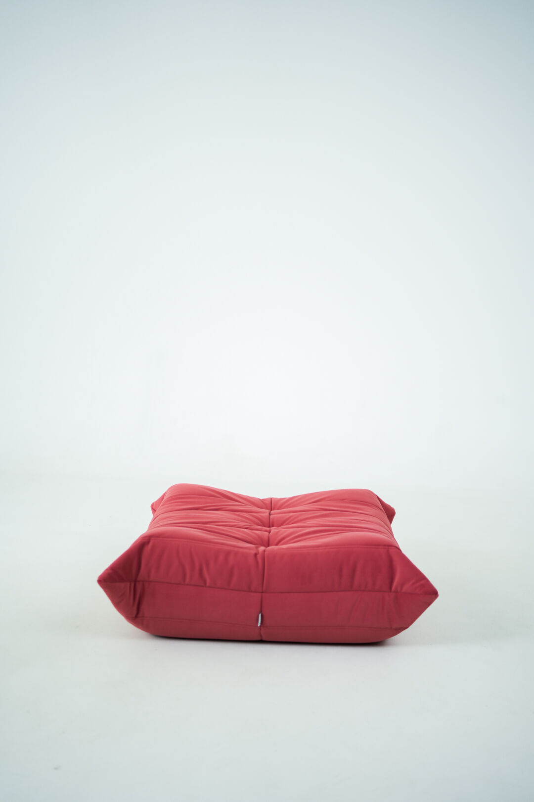 Togo set of chair and pouf in raspberry velvet