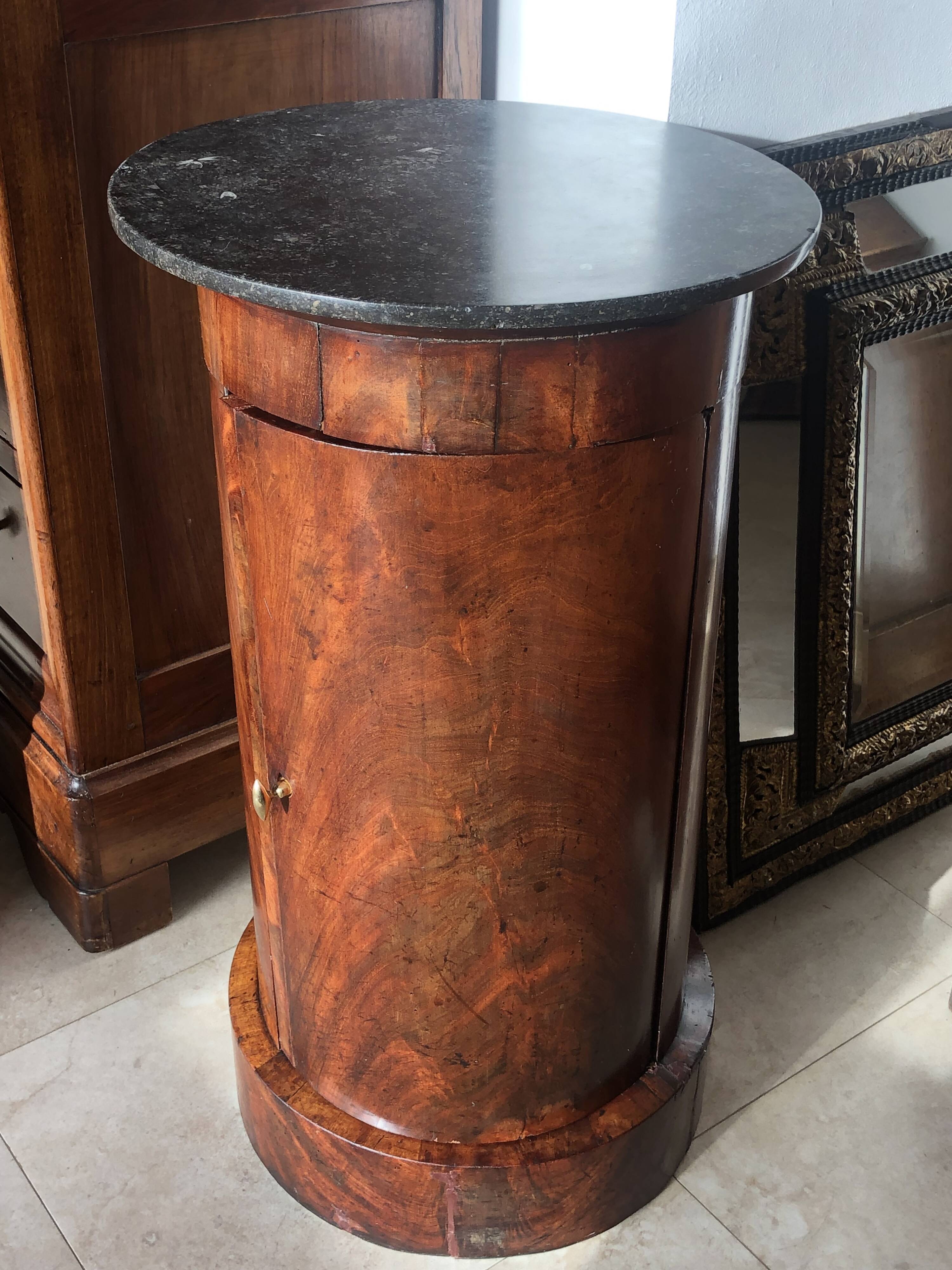 Somno empire period, flamed mahogany, anthracite Sainte-Anne marble