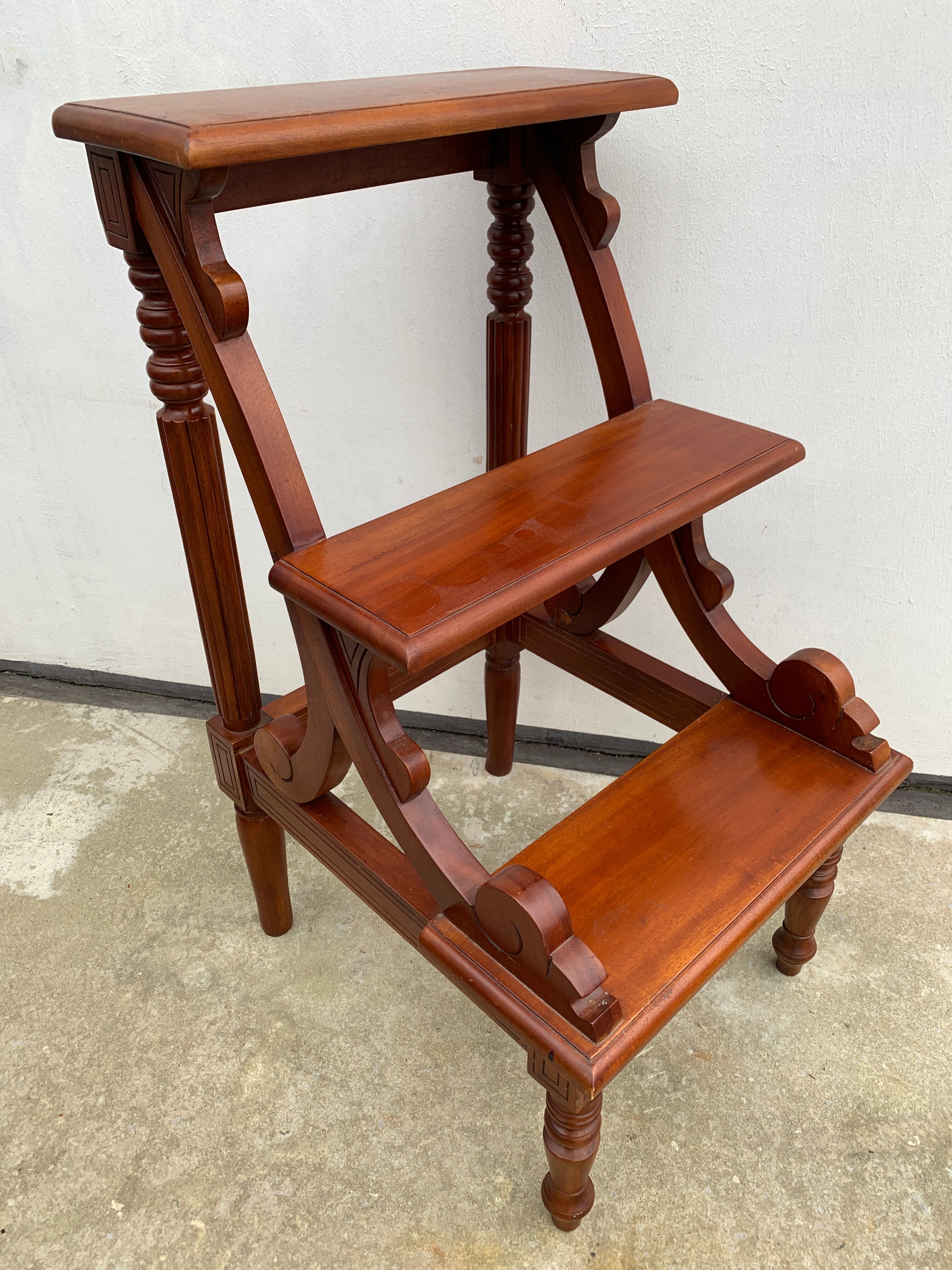 Escabeau anglais en bois XXème siècle