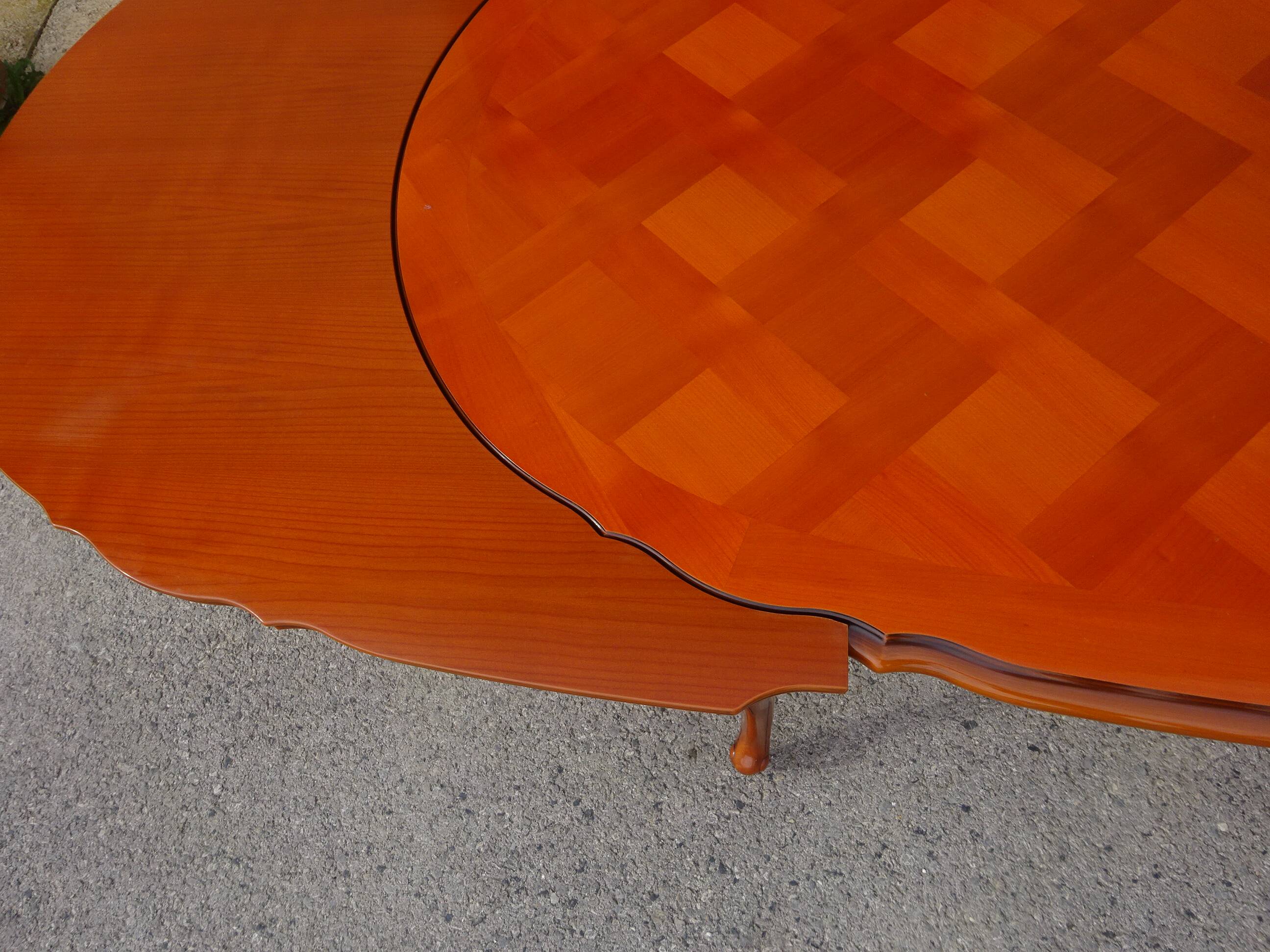 Table ovale avec rallonges, style Louis XV