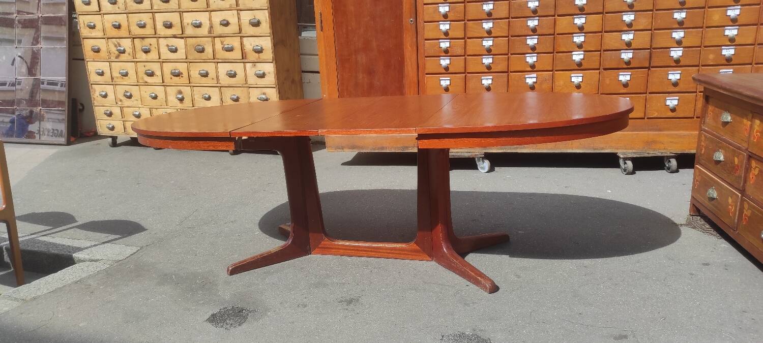 Baumann vintage Scandinavian style oval table with extension