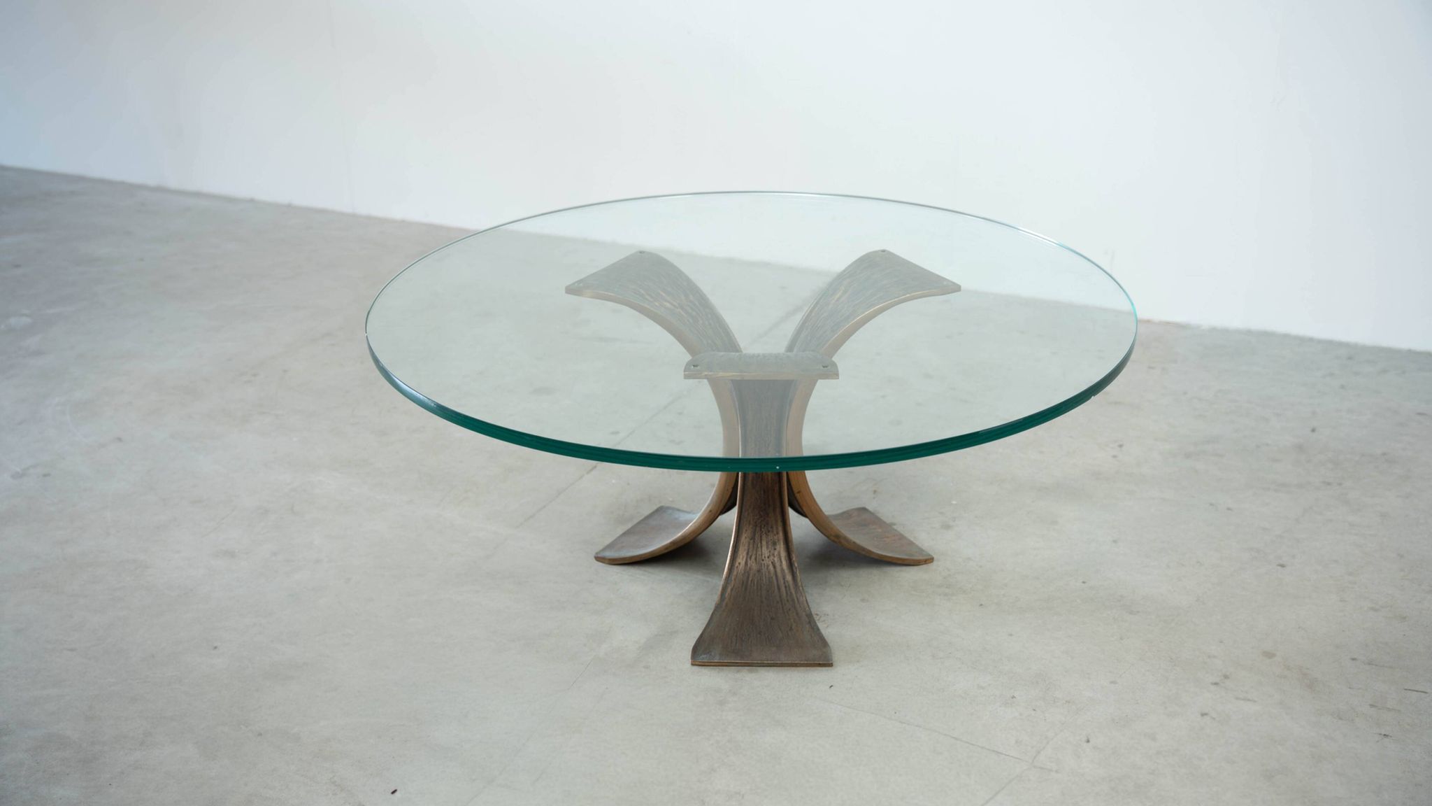 Table basse en bronze de Luciano Frigerio