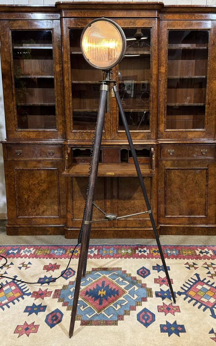 Modern marine floor lamp with compass