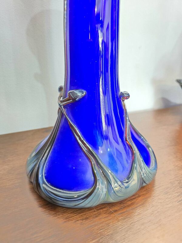 Vase en verre soufflé bleu cobalt – Silice Création Biot – 39 cm