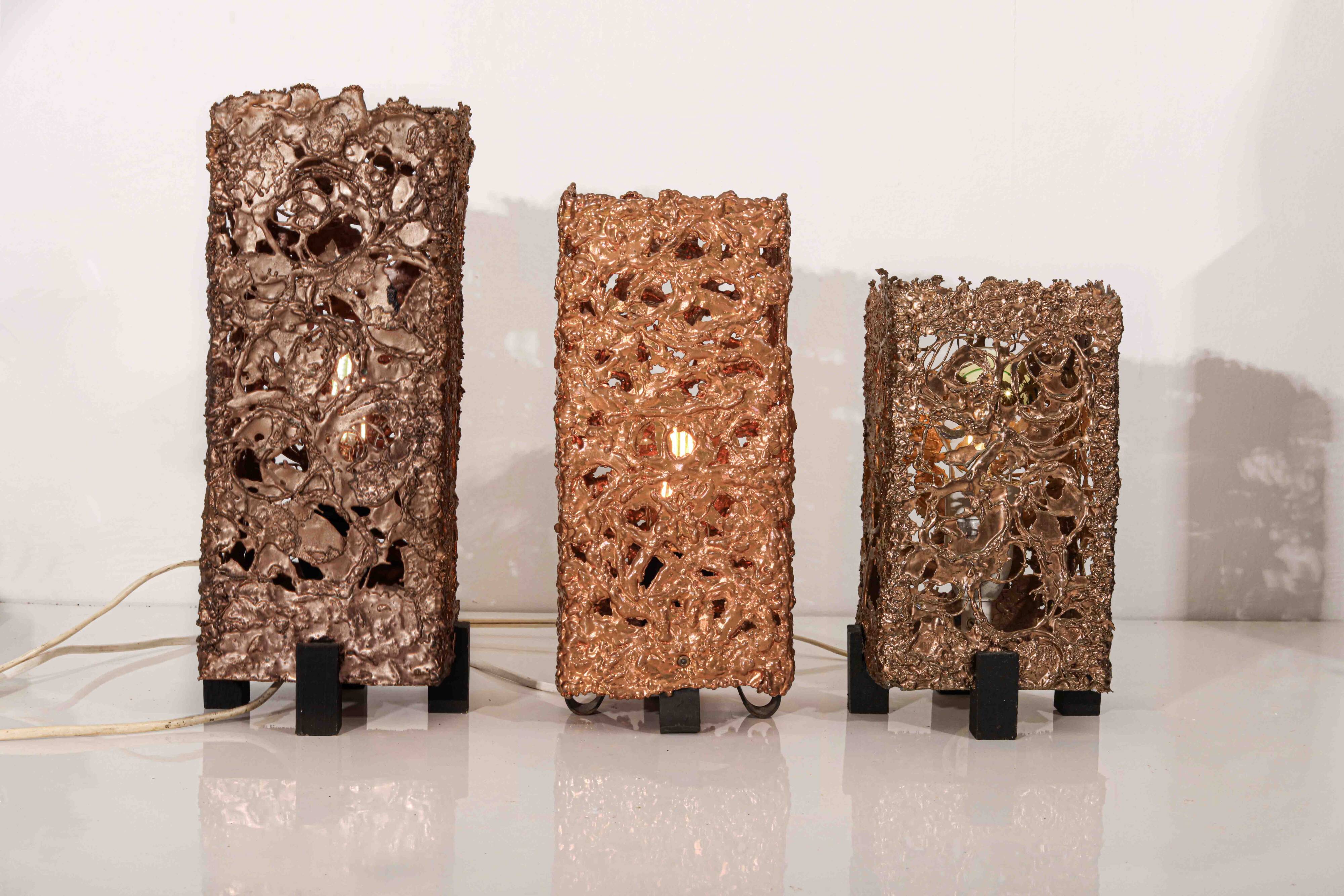 Set of 3 Finnish Aimo Tukiainen lamps in cast copper, 1960s."