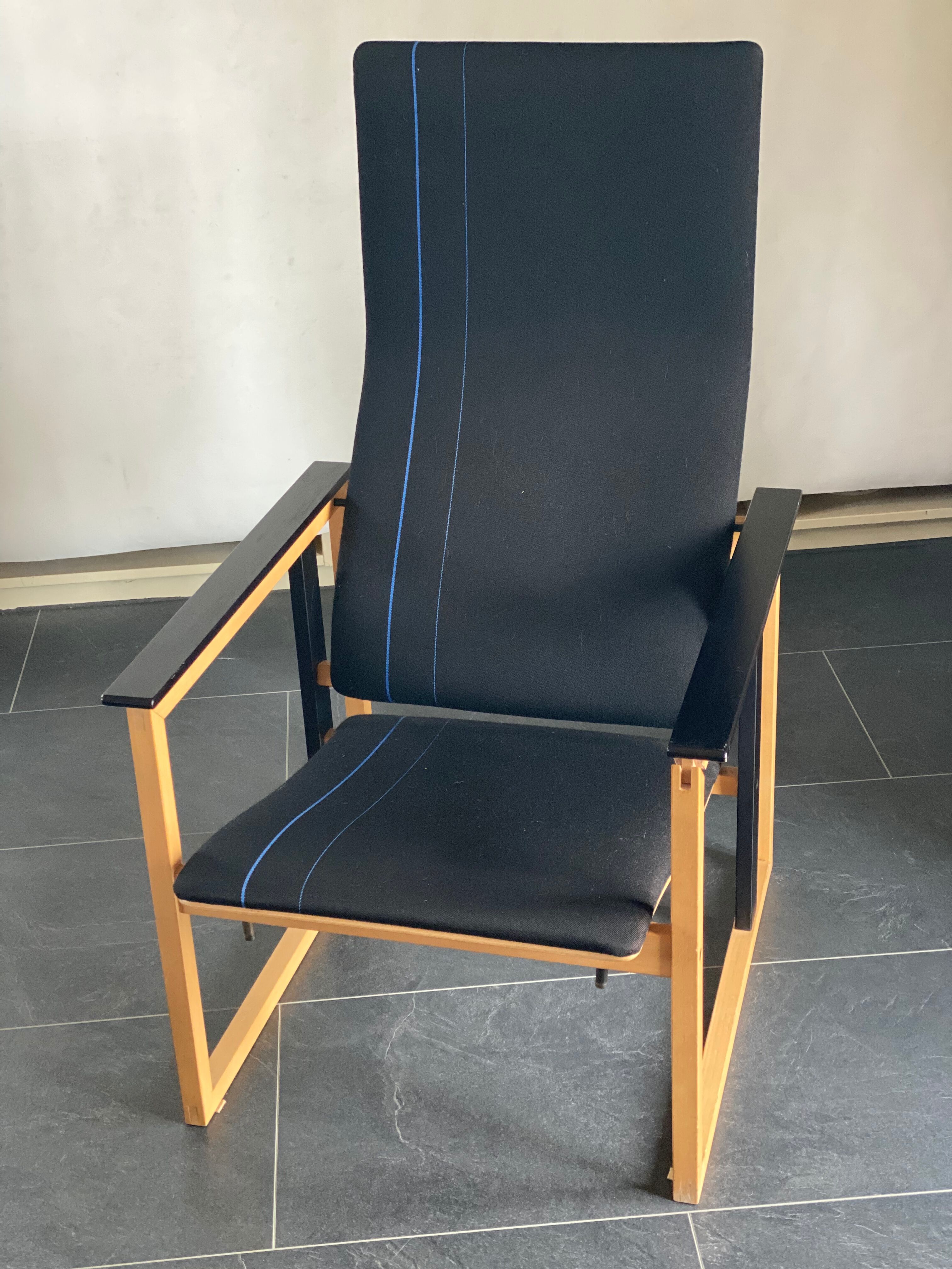 Paire de fauteuils Artza Noirs par Simo Heikkila