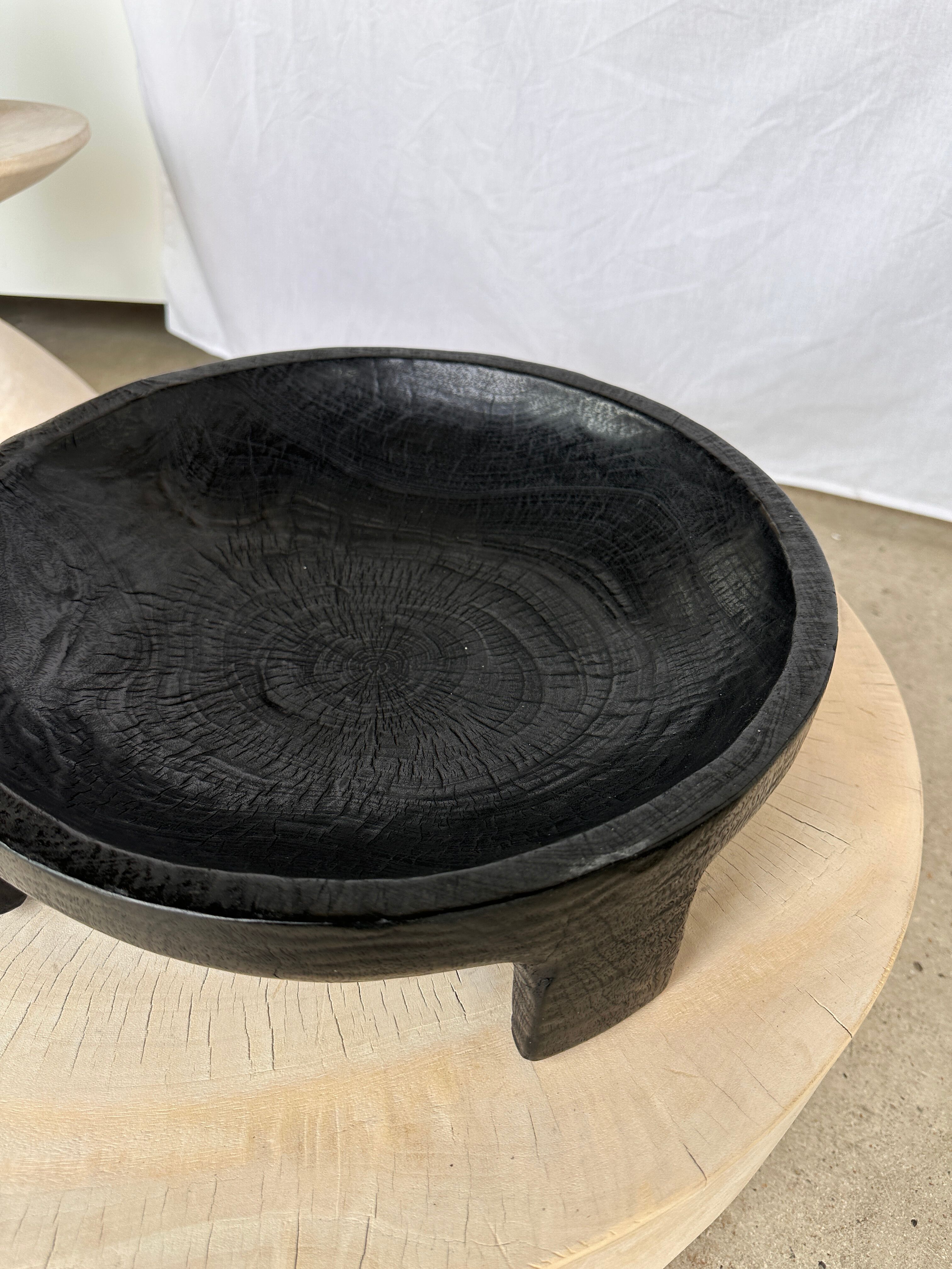 Cut in monoxyl mango wood