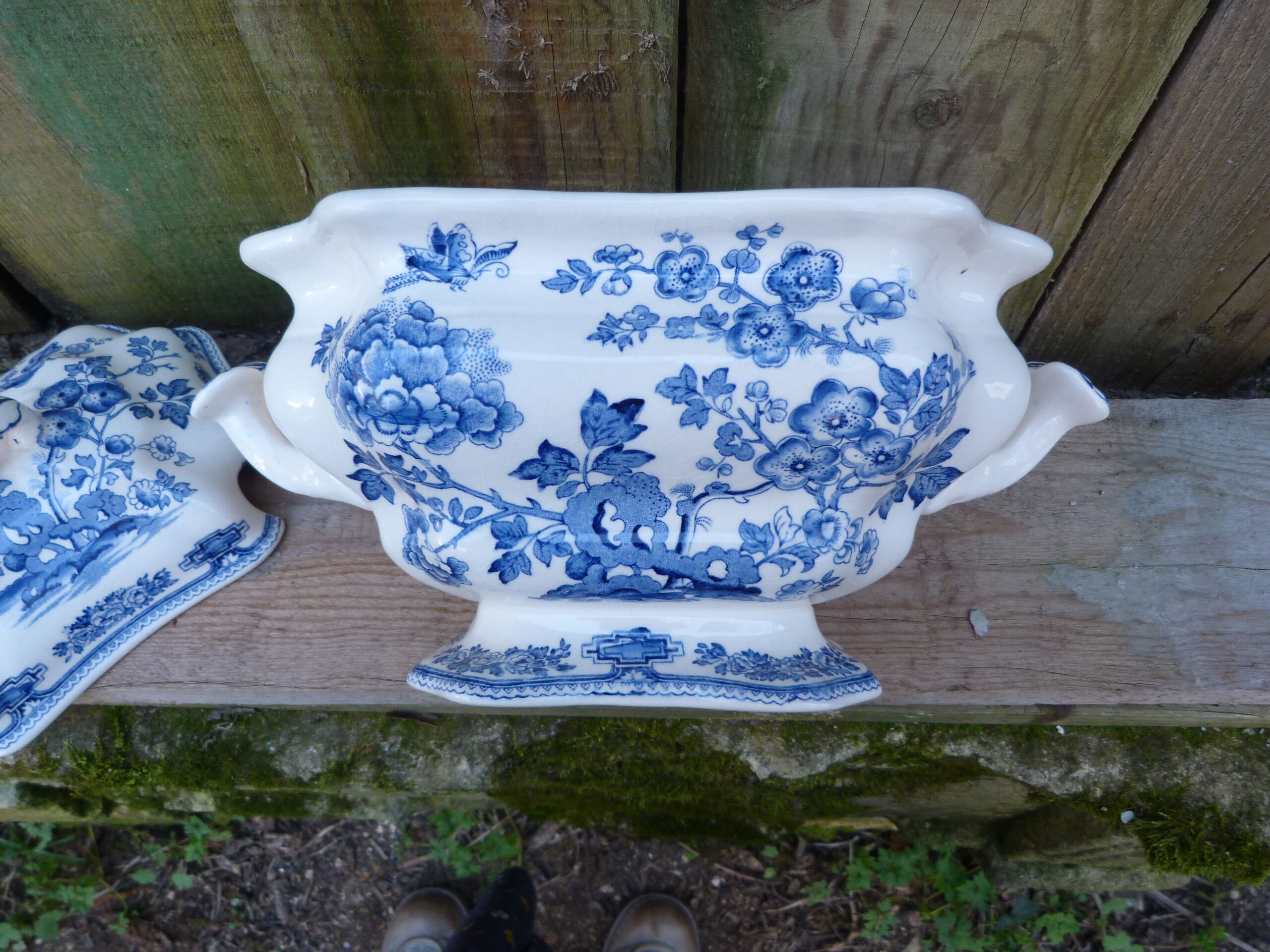 Old English tureen Mason's blue floral pattern