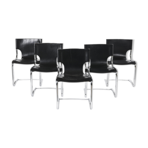 chaises en cuir noires