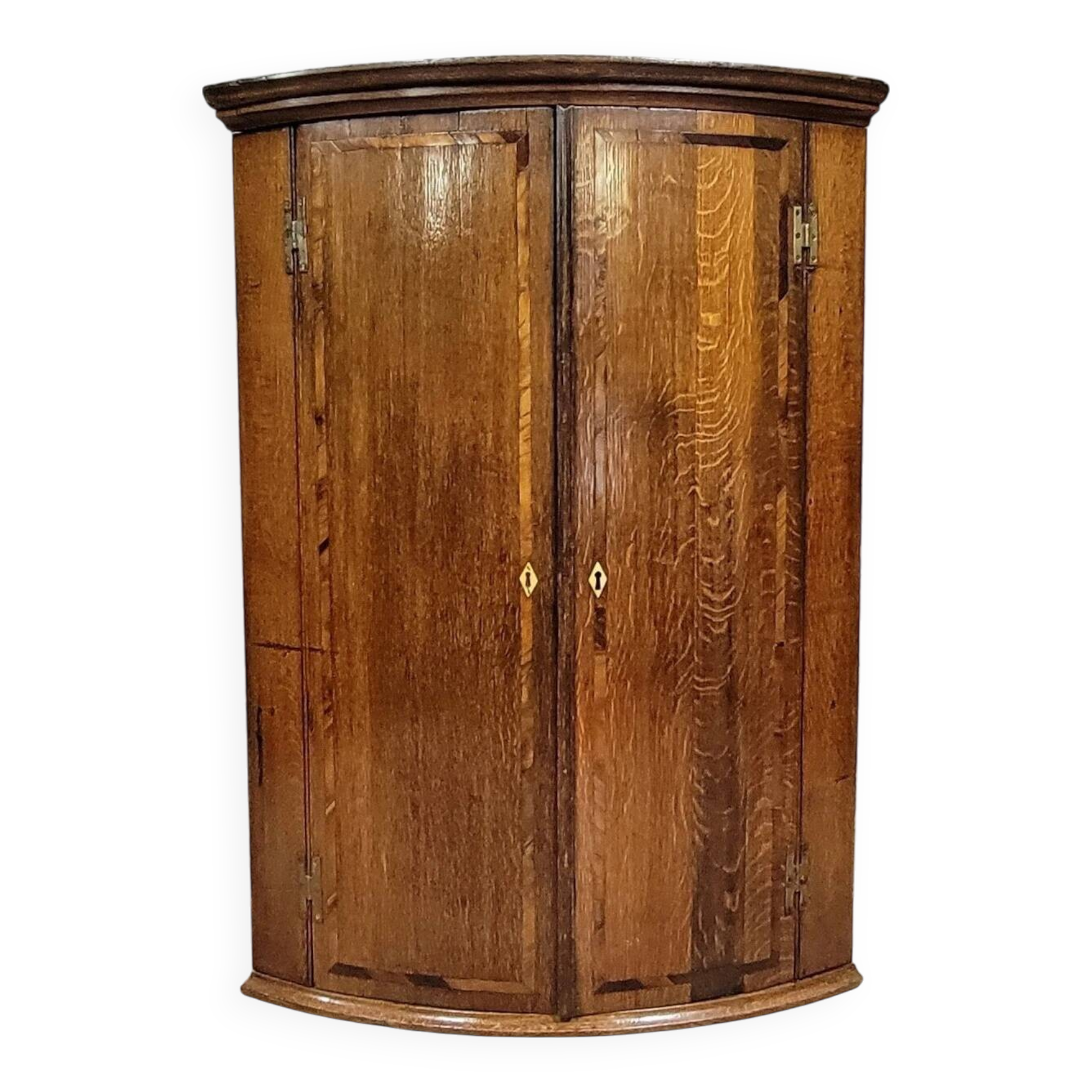 Corner cabinet to hang from the 18th century in oak and marquetry around 1780.