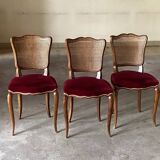Série de 4 chaises style Louis XV en merisier – cannage et velours bordeaux