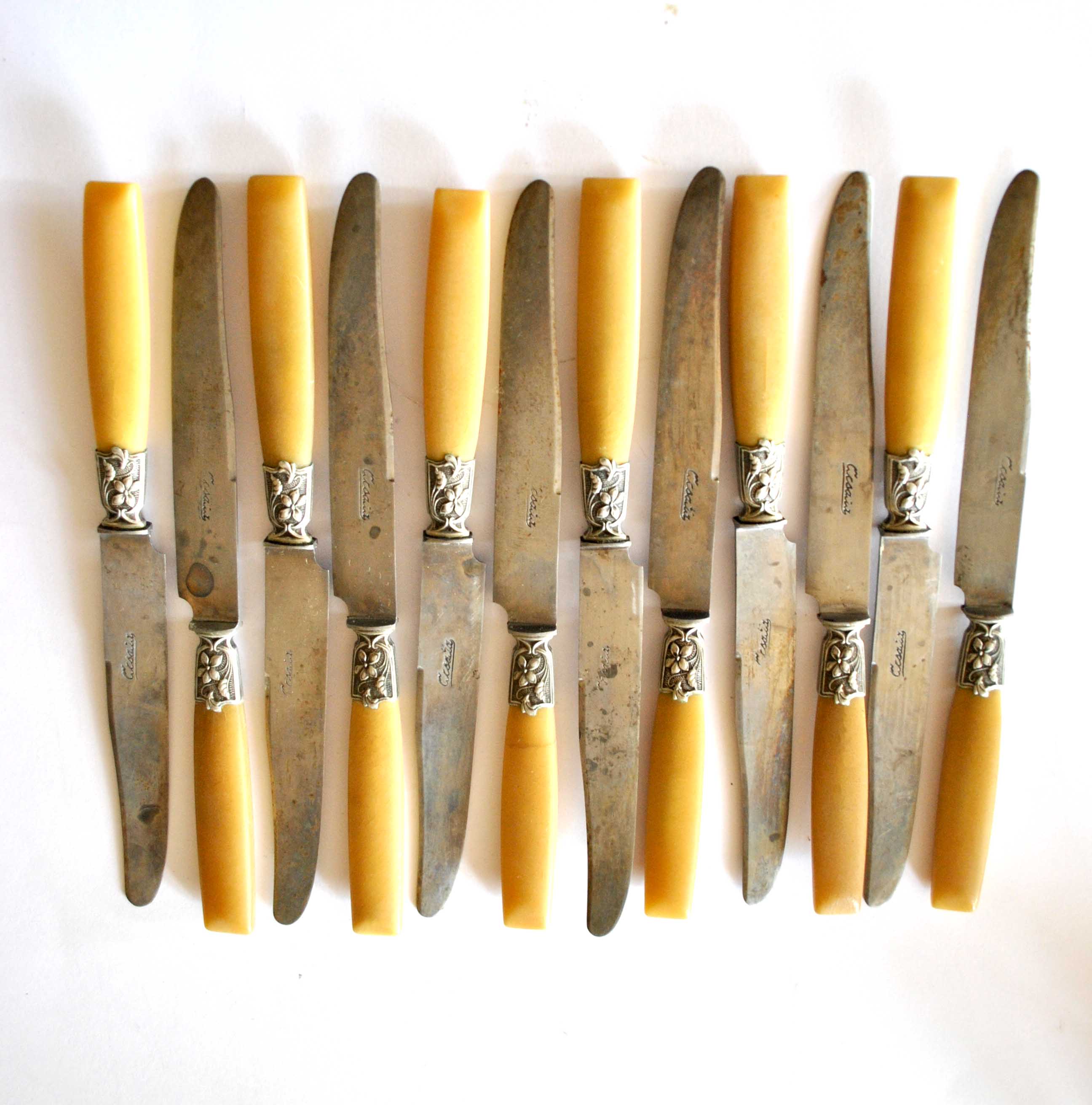 Series of 12 art nouveau knives in steel and beige bakelite 1900-1910