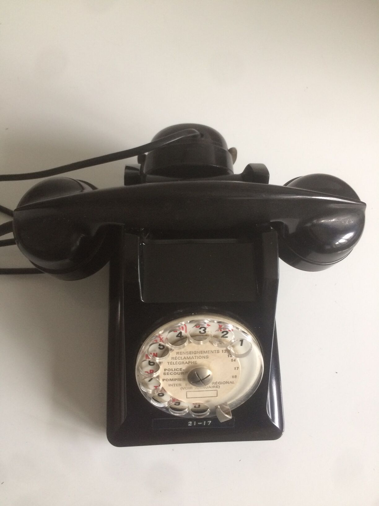 Téléphone PTT en bakélite noir vintage