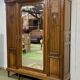 Armoire de chambre à glace d'époque Art déco en noyer et loupe d'orme