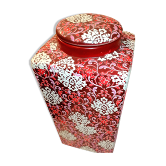 Ceramic pot floral pattern