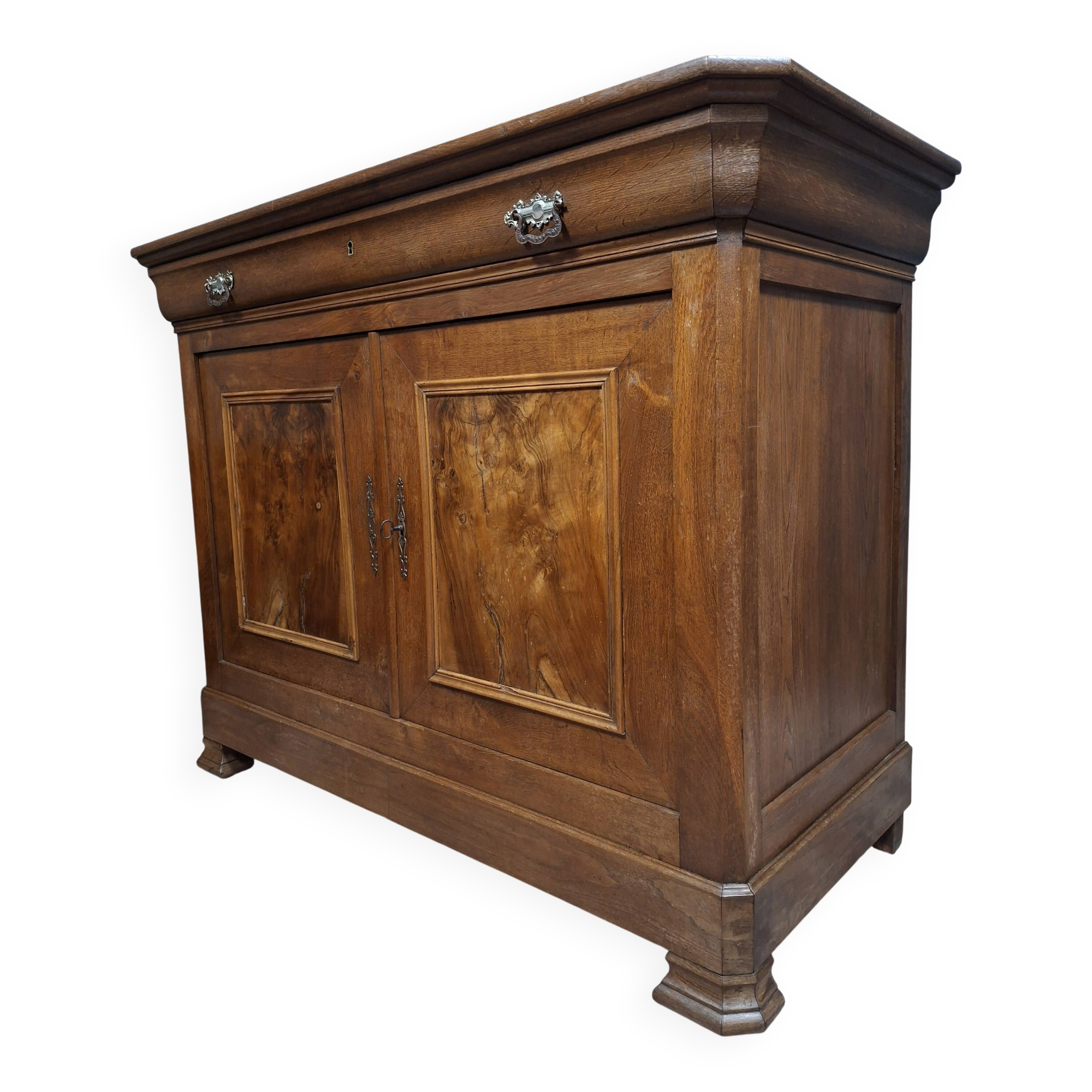 Louis-Philippe period buffet in solid walnut, 19th century.