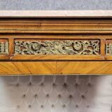 Vitrine de style Louis XV en bois de rose et bronzes dorés