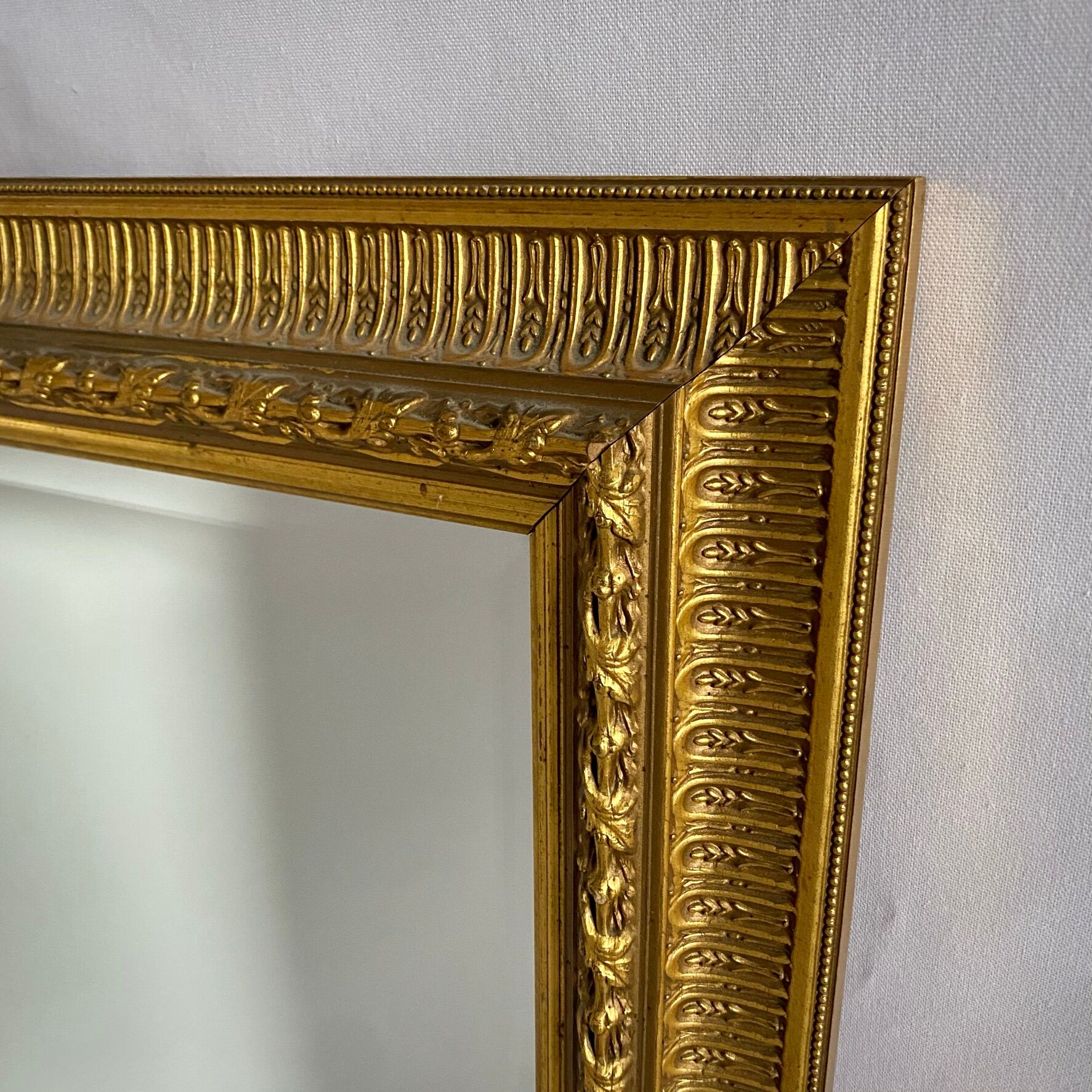Bevelled mirror with 20th century gold frame - 105x74cm