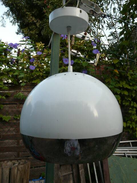 suspension eye ball lacquered white and chrome diameter 26cm