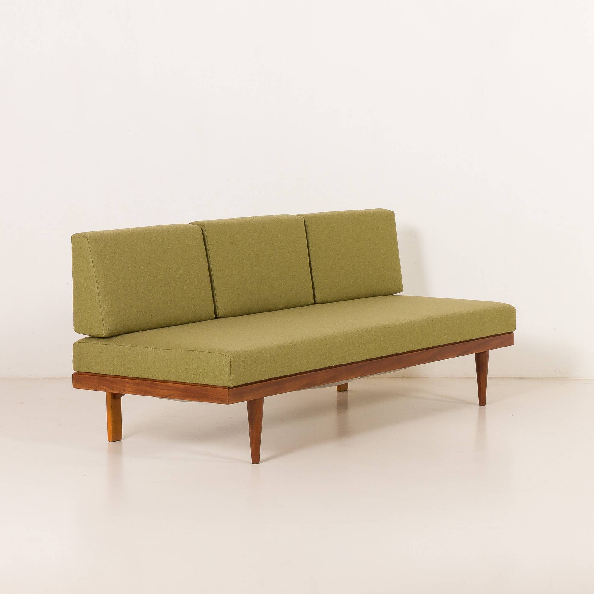 Svane daybed suit, set of 2 sofas and a side table by Igmar Relling, Norway