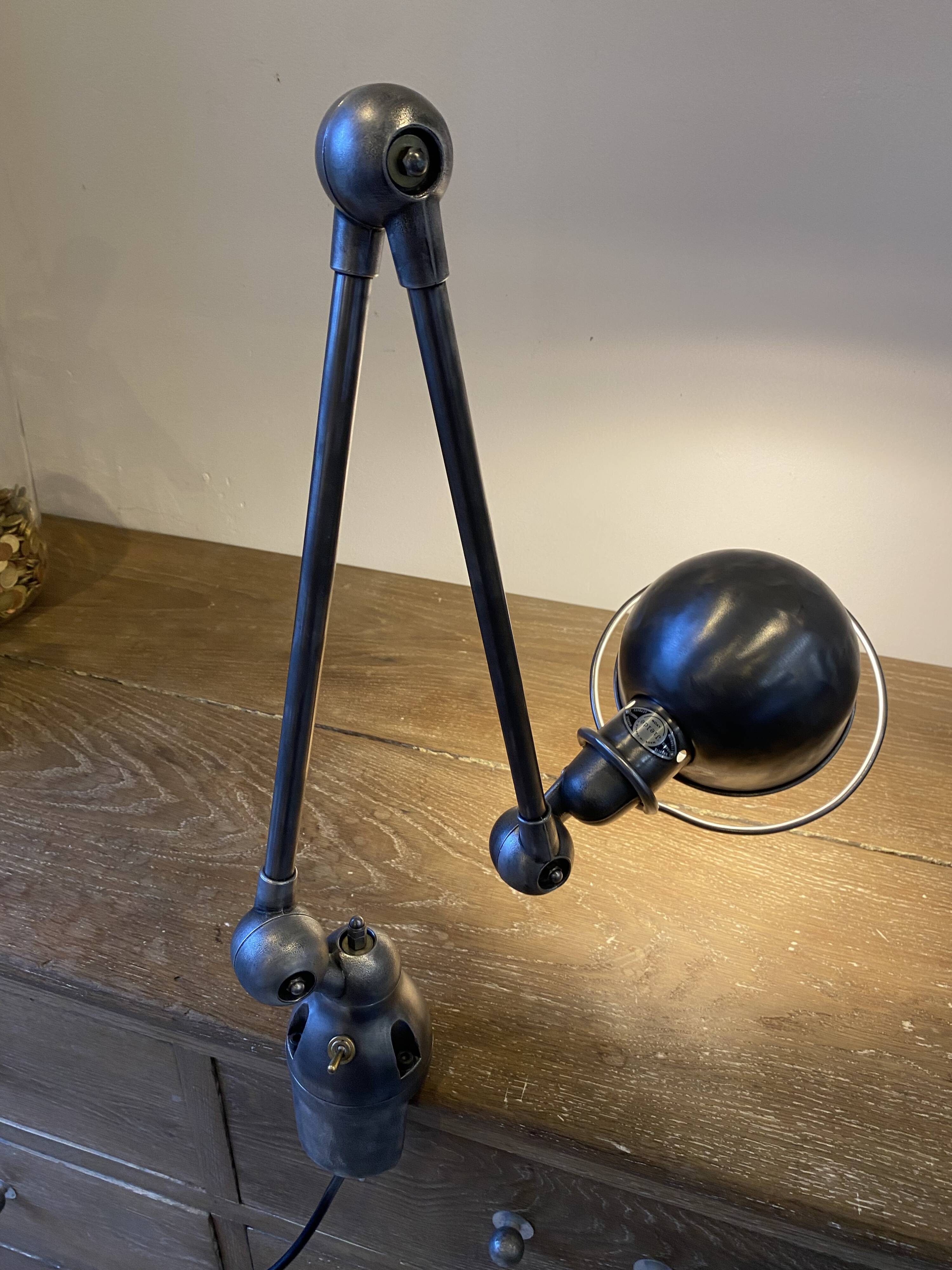 Lampe de bureau Jieldé jielde 2 bras de 40cm avec base étau graphite indus