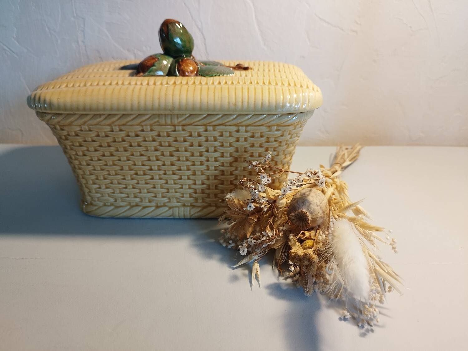 Biscuit tin in barbotine