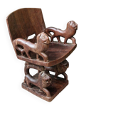 Siège africain monoxyle en bois sculpté