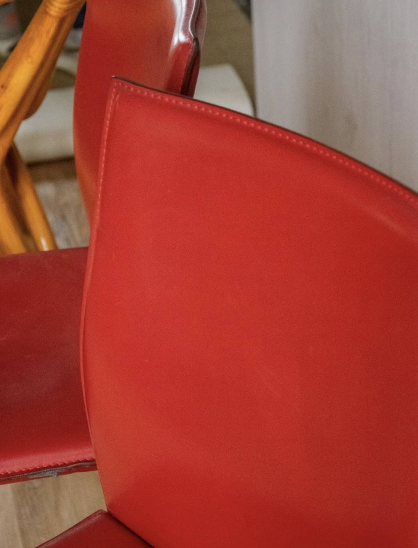 Paire de chaises en cuir