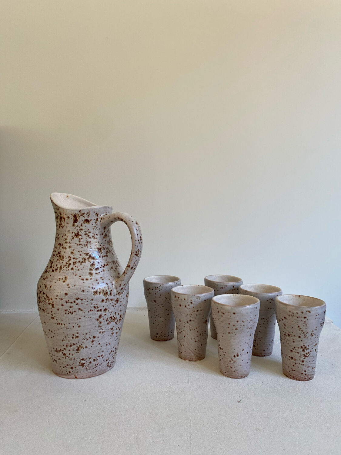 Jug and stoneware cups