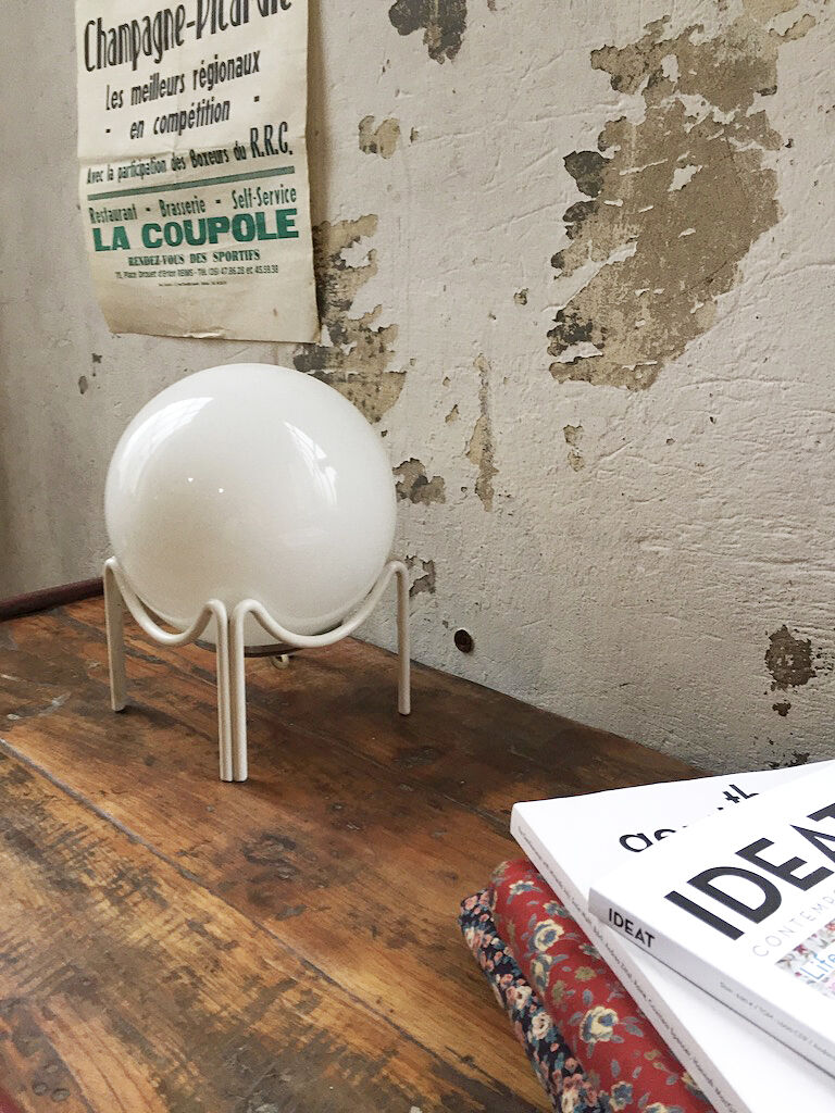 Lamp ball vintage tripod support