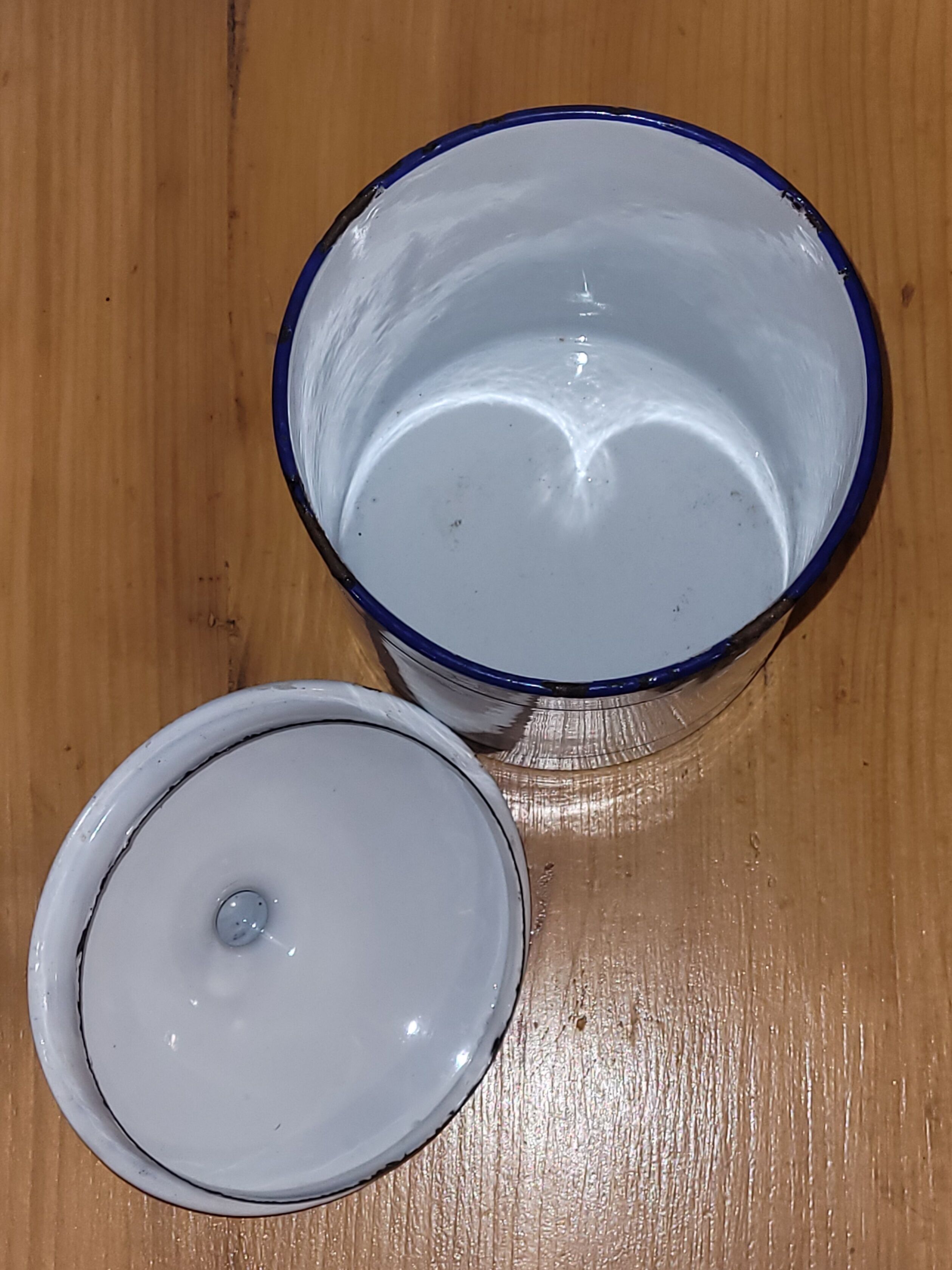 Enamelled sheet metal pot - old