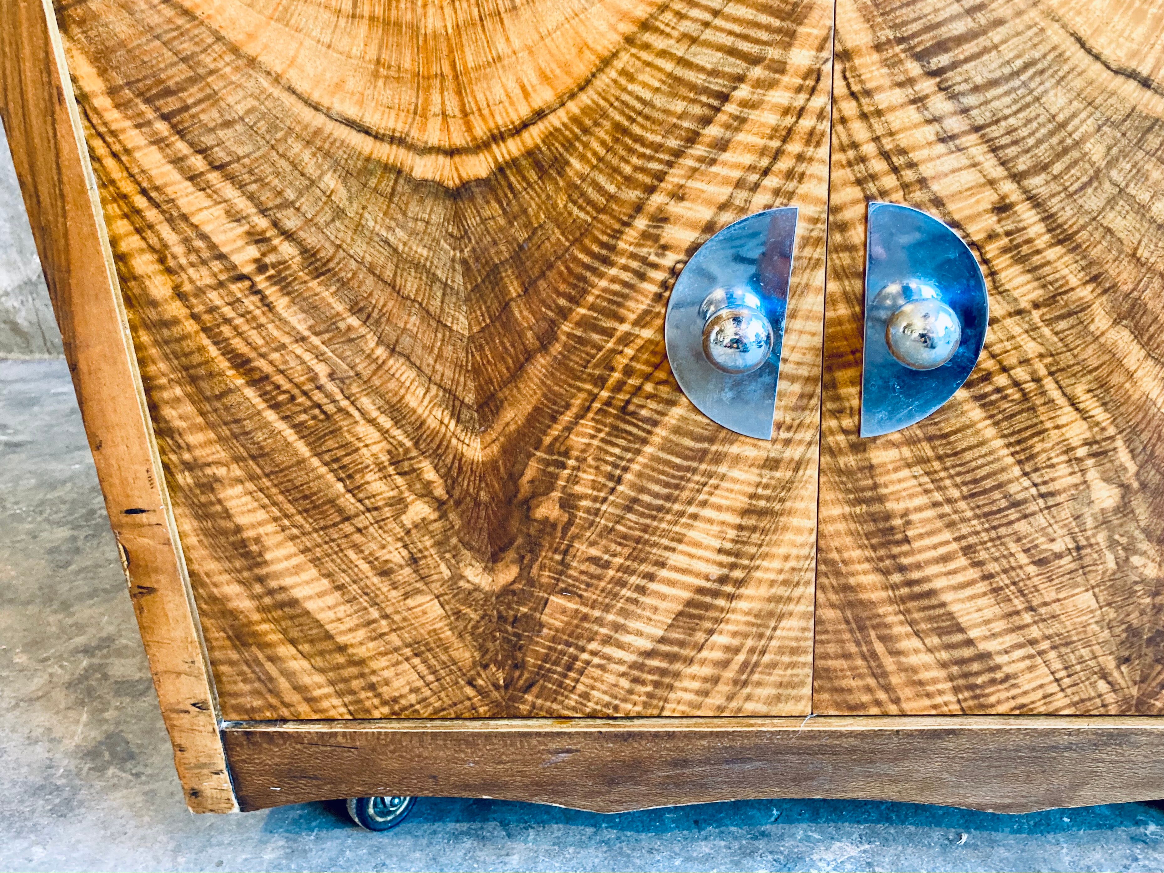 Meuble ailes de papillon