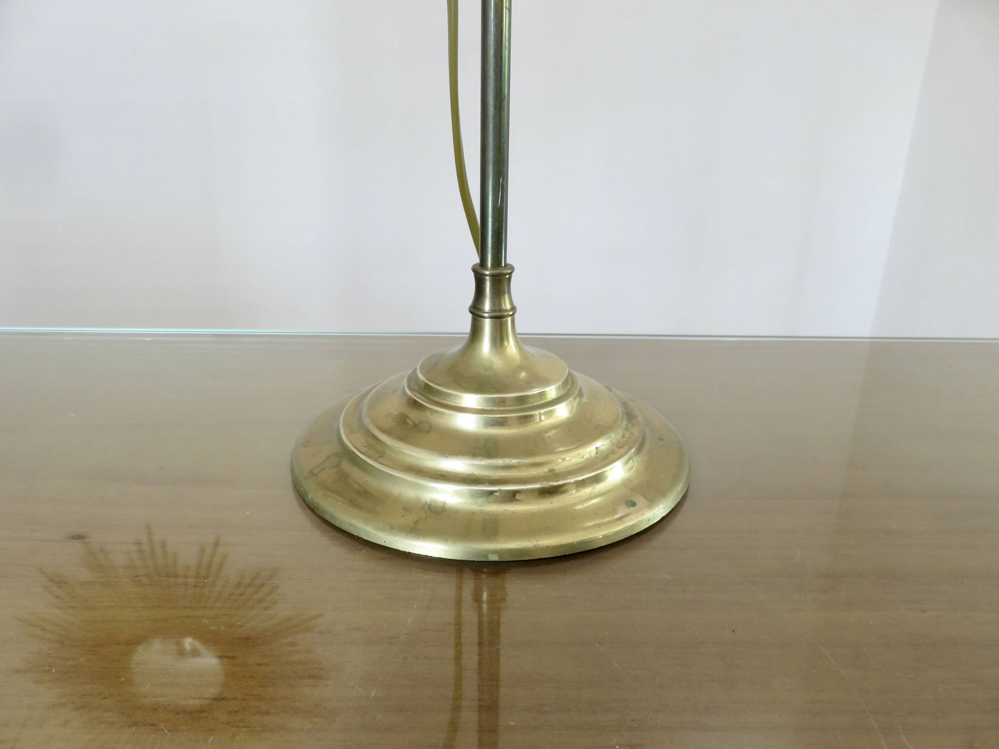 Art nouveau lamp in bronze and frosted glass tulip