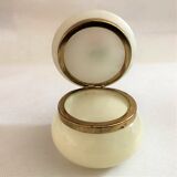 Artisanal alabaster boître white Spain