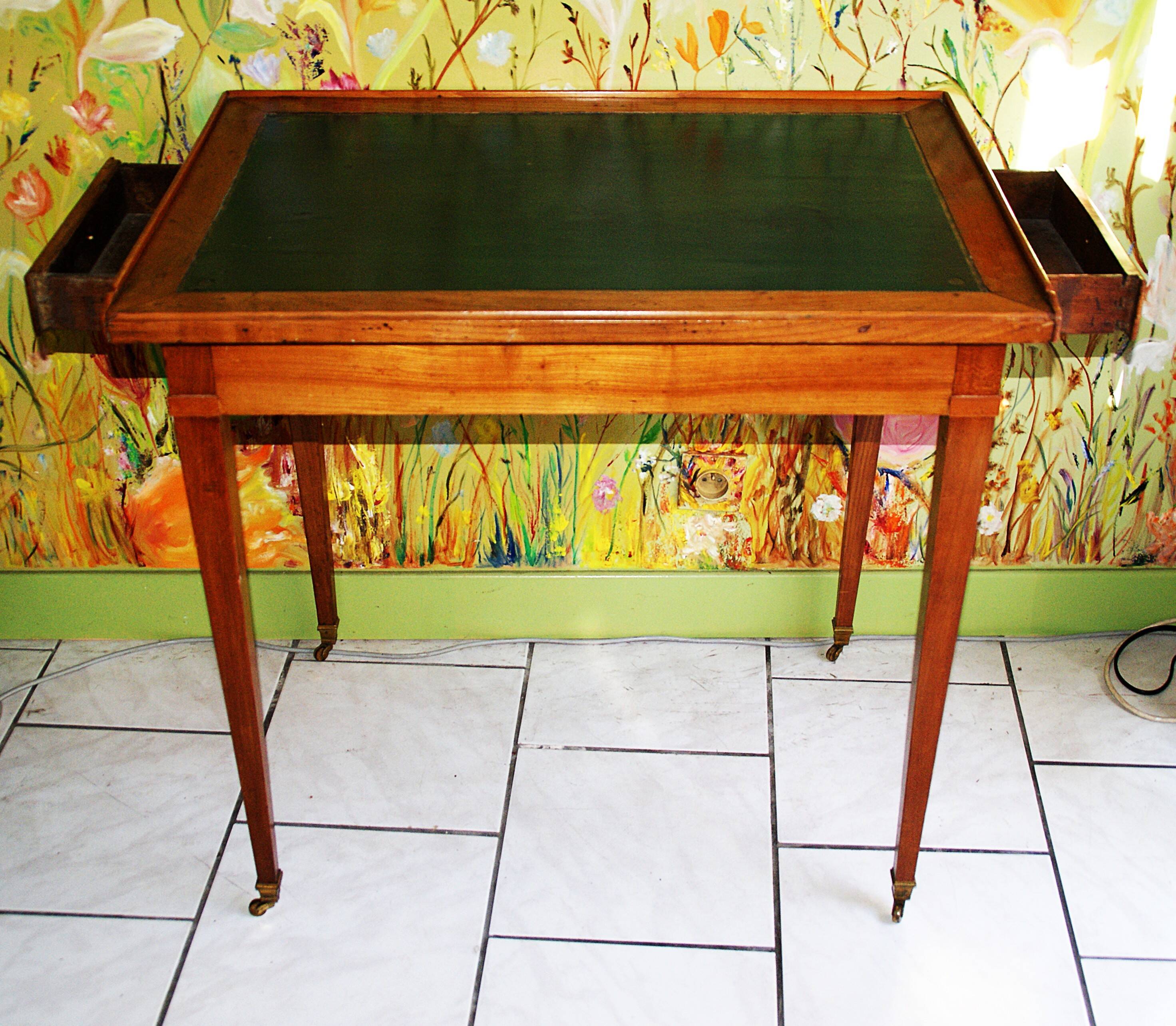 Small writing table Louis XVI