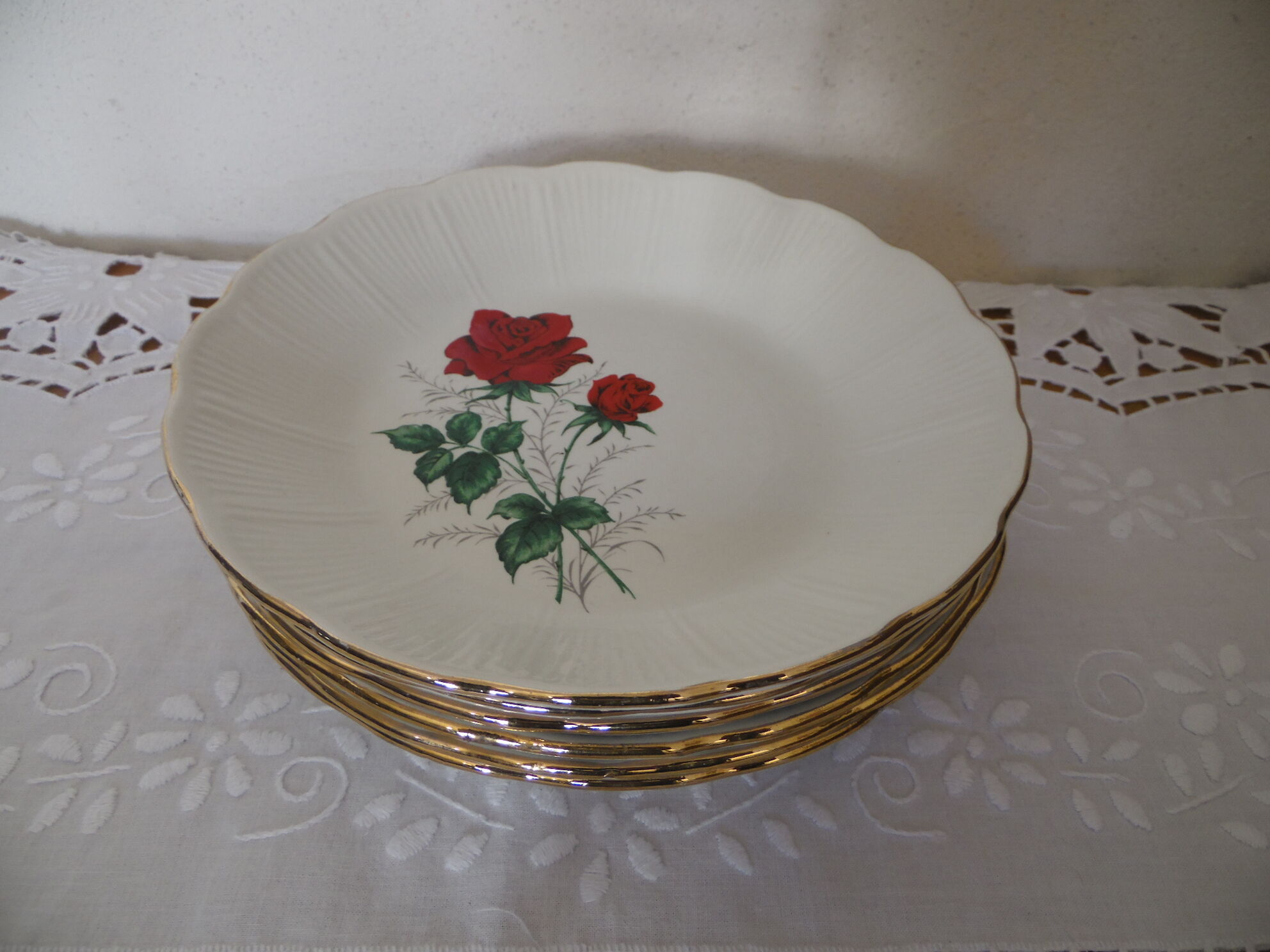 Lots of plates Claudia from L'Amandinoise