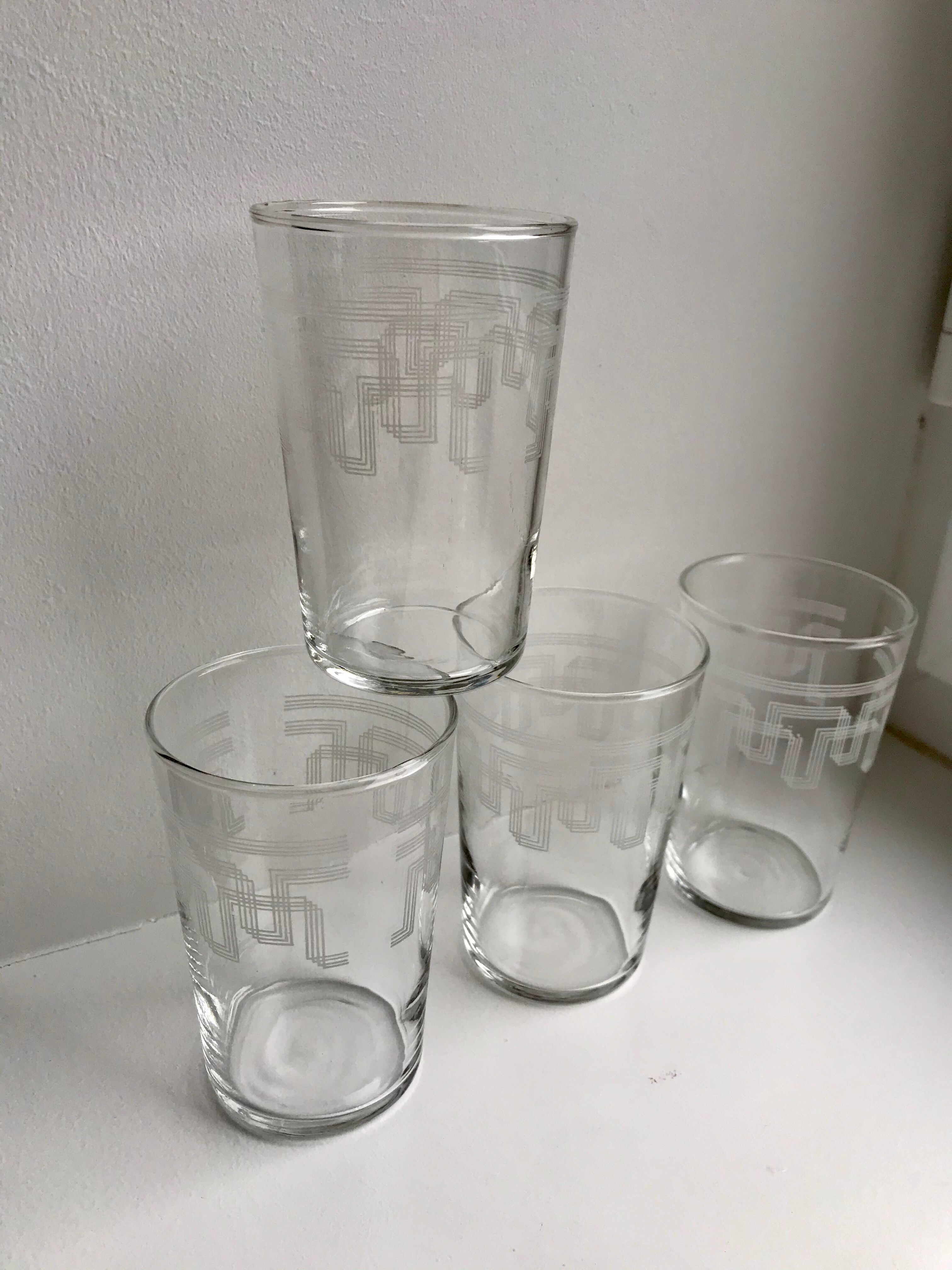 Set of 4 glass water glasses engraved years 50-60