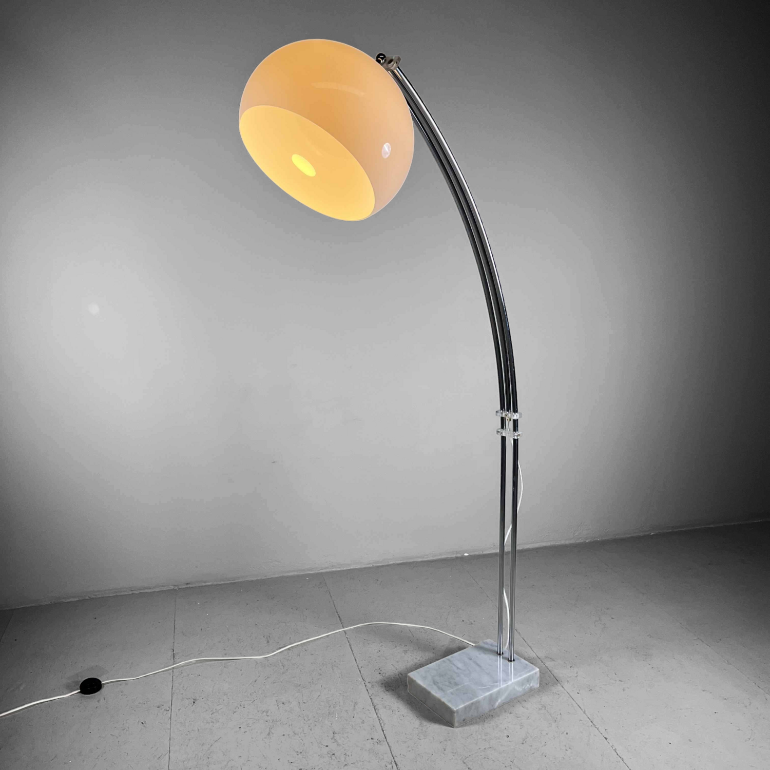 Harvey Guzzini floor lamp Arch with marble base, Italy, 1970
