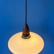 Suspension en verre opalin (style Philips) - Louis Kalff