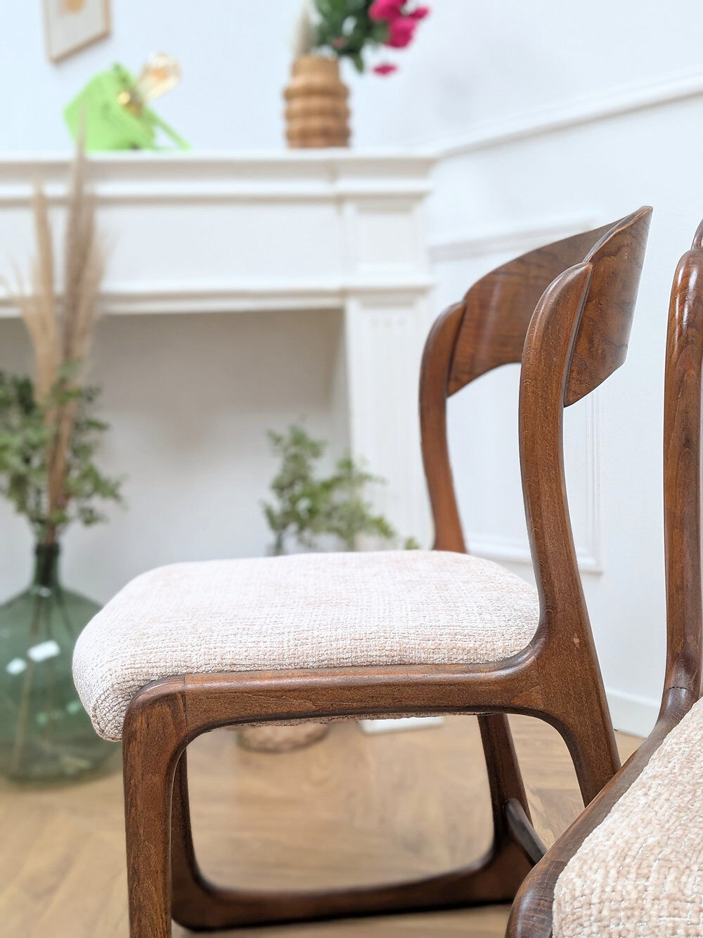 Set of 2 vintage chairs