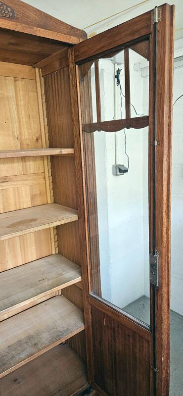 Parisian display cabinet in solid oak – 1950s – Authentic charm