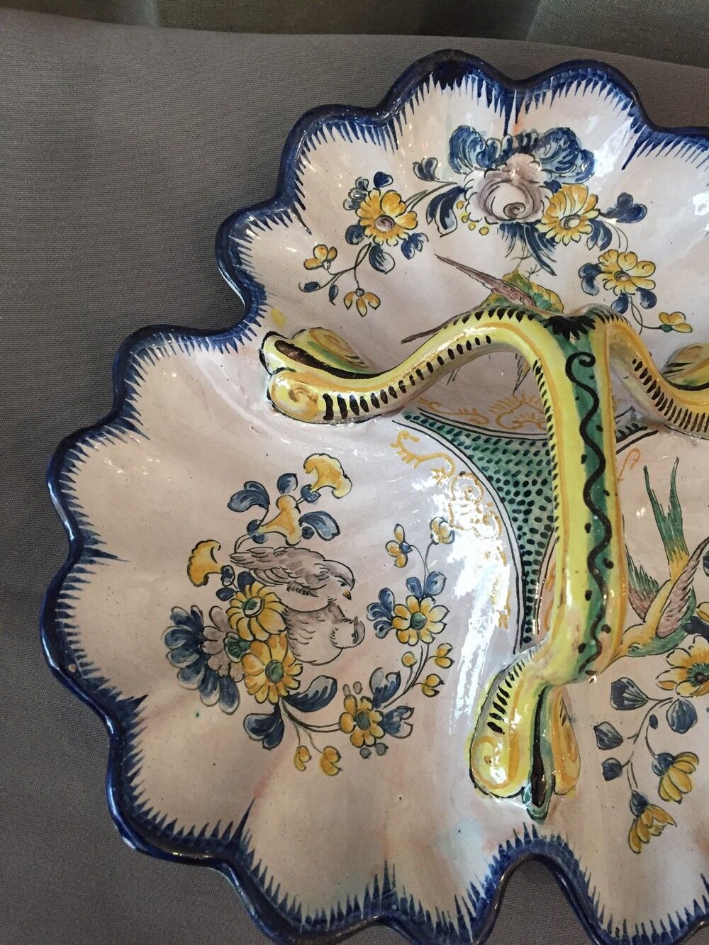 Serviteur  ou mendiant en faïence de Nevers felicien cottard (1865-1923)